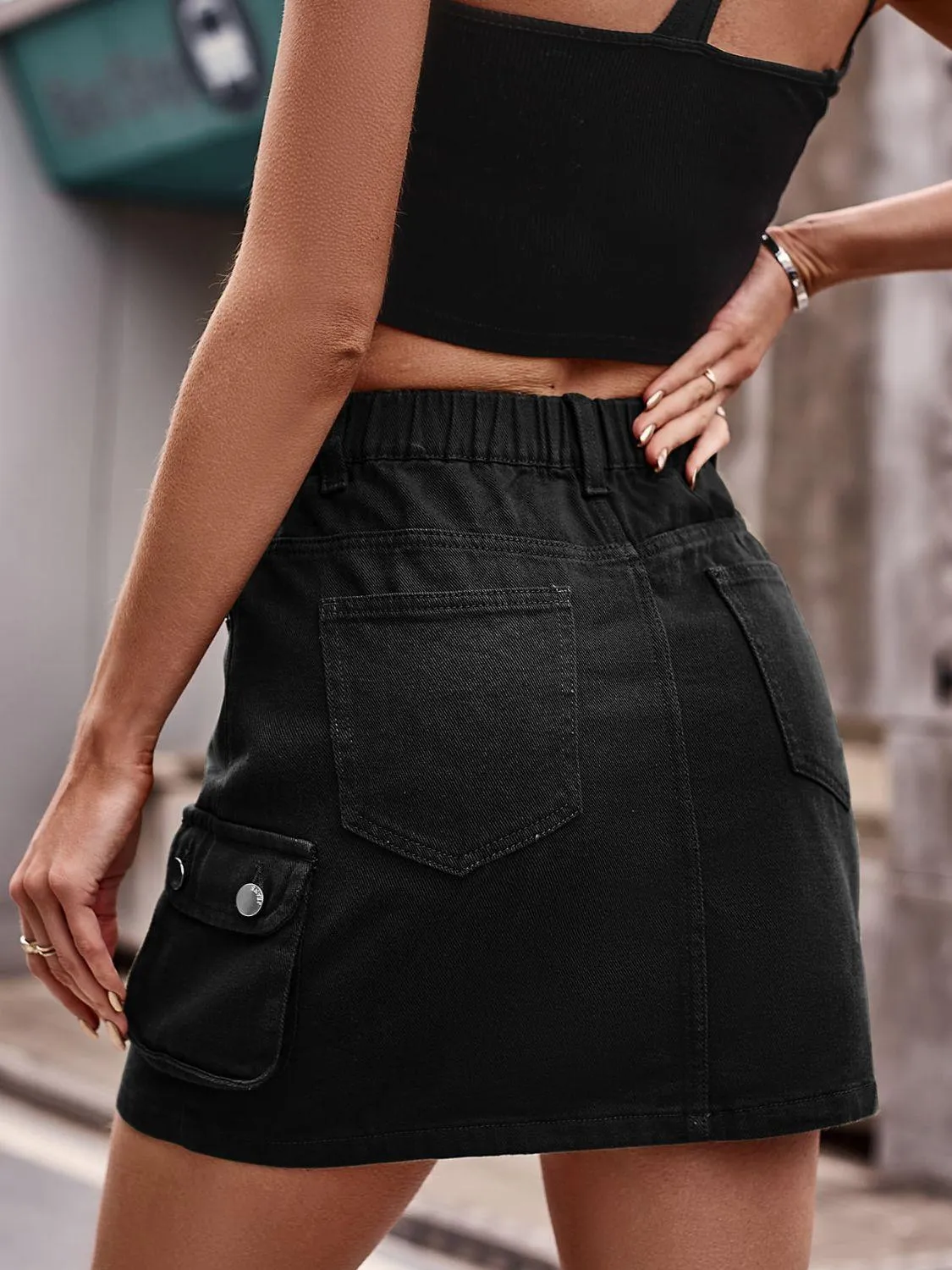 Chic Denim Mini Skirt with Functional Pockets and Sophisticated Flair